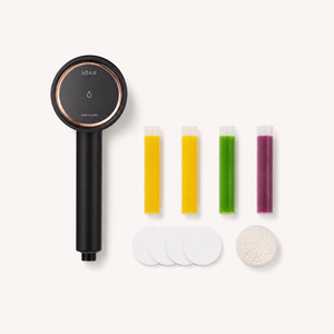 SOAH Black Edition shower head with four Vitamin C refills and five internal replacement filters.